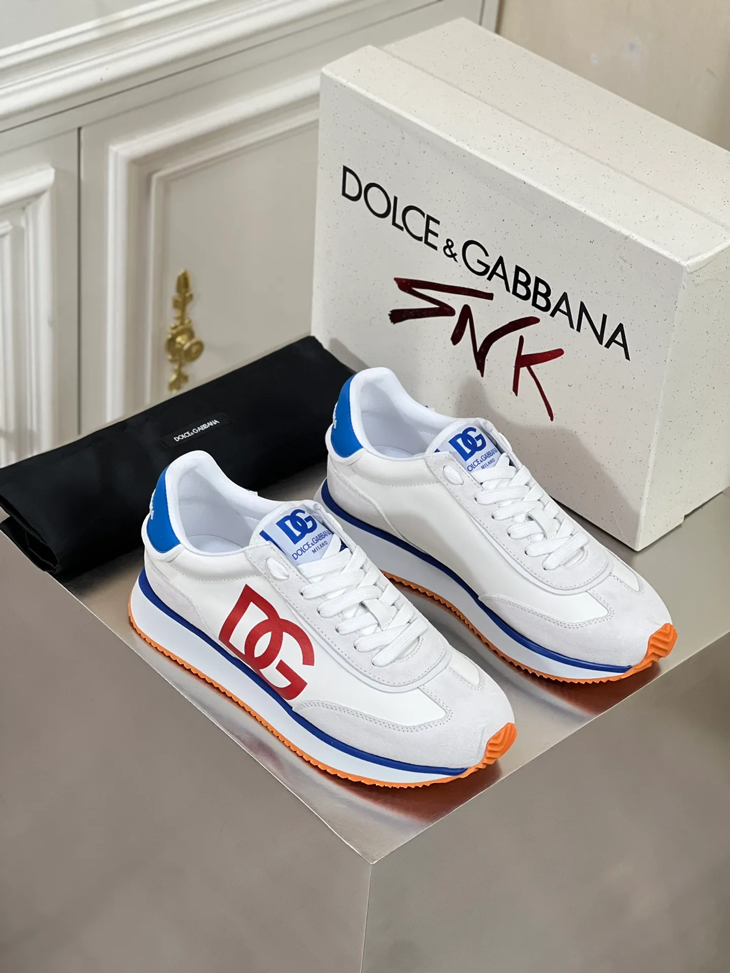 Factory price: 458💰••New product•• Dolce&G*_dgDolce&G*_dgDolce&G*_dgDolce&G*_dgDolce&G*_dgDolce&G*_dgDolce&G*_dgDolce&G*_dgDolce&G* 2024 new men's lace-up leather casual sneakers for early spring are made of imported suede cowhide spliced ​​with waterproof fabrics, mixed and matched color design, a fashionable and energetic sneaker that can easily meet the needs of modern dressing and highlight the contemporary lifestyle style. The foot is fully lined with cowhide for greater comfort. The tongue and heel are decorated with logos. It is equipped with a rubber outsole. The heel and toe are wrapped to further protect our feet. It is a model worth buying! Size: 39-44 (customized at 38.45)